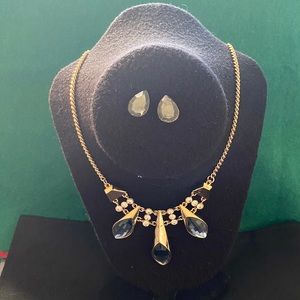 Teardrop deep blue necklace with pendants